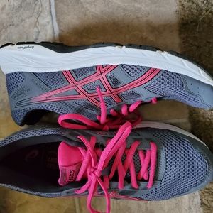 ASICS brand new size 9